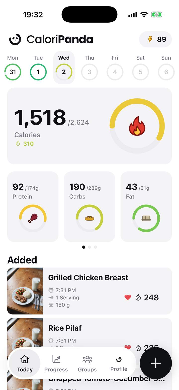 Home screen: calorie ring, macros and the foods you logged
